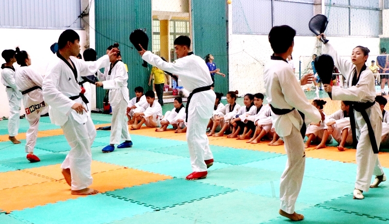 Các VĐV taekwondo Vĩnh Long tích cực tập luyện, quyết tâm đạt thành tích tốt nhất tại các giải đấu sắp tới.