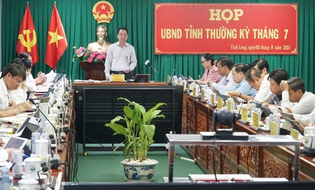 Chủ tịch UBND tỉnh Lữ Quang Ngời chỉ đạo tại phiên họp thường kỳ tháng 7.