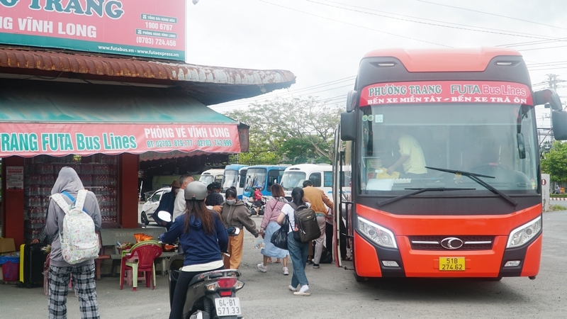 Các doanh nghiệp vận tải hành khách sẵn sàng phục vụ nhu cầu đi lại của người dân.