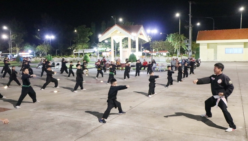 Các lớp võ cổ truyền của võ sư Đinh Văn Lớn luôn thu hút đông đảo võ sinh tham gia tập luyện.

