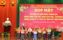 Họp mặt mừng Đảng, mừng xuân Ất Tỵ 2025, trao huy hiệu Đảng và khen thưởng bậc cao