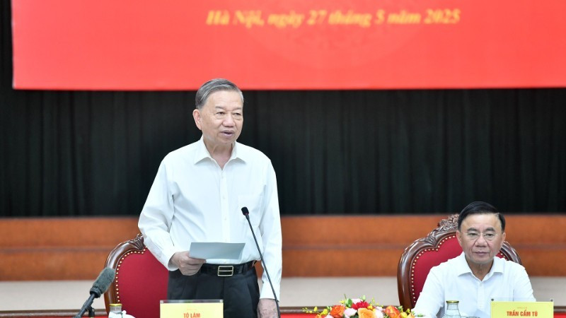 Thay mặt Bộ Chính trị, Tổng Bí thư Tô Lâm ký ban hành Quyết định số 05-QĐNS/TW. (Ảnh: ĐĂNG KHOA)
