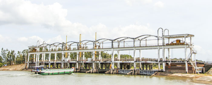 Các công trình thủy lợi giúp kiểm soát xâm nhập mặn, trữ nước ngọt, phục vụ cho sản xuất nông nghiệp. Ảnh: Thảo Ly