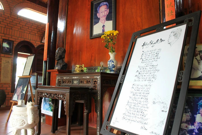 Không gian thờ có chân dung nhà văn Sơn Nam trong nhà lưu niệm