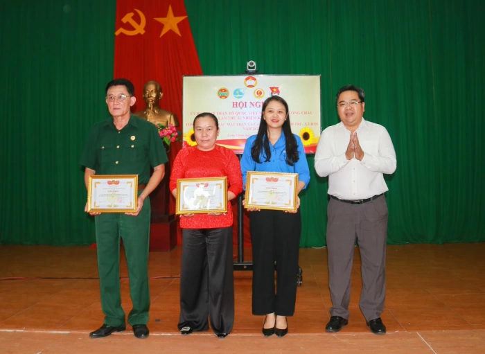 Phát huy vai trò nòng cốt của Mặt trận trong xây dựng khối đại đoàn kết toàn dân tộc