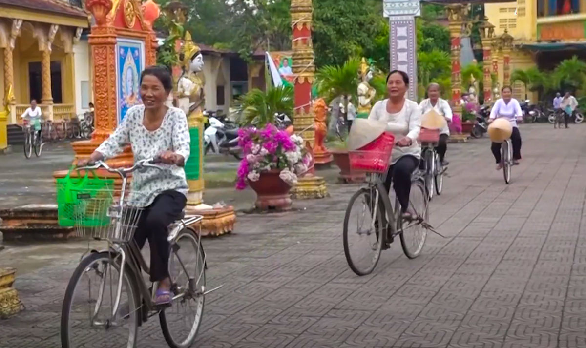 niềm tin của đồng bào Khmer đối với sự lãnh đạo của Đảng ngày càng được củng cố vững chắc.
