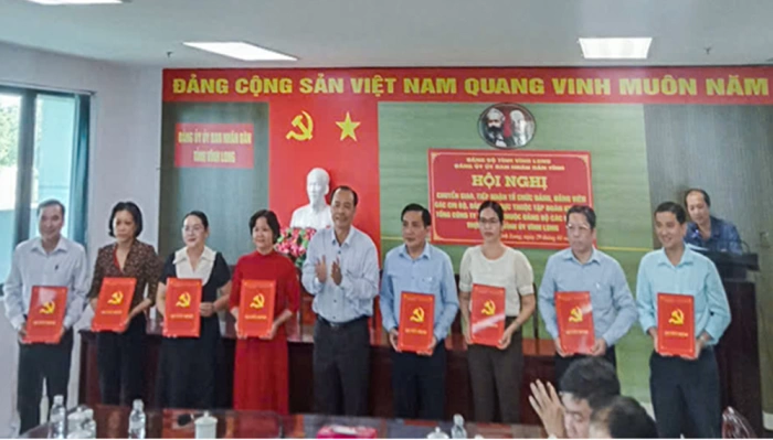 Chuyển giao, tiếp nhận tổ chức Đảng, đảng viên các chi bộ, đảng bộ trực thuộc