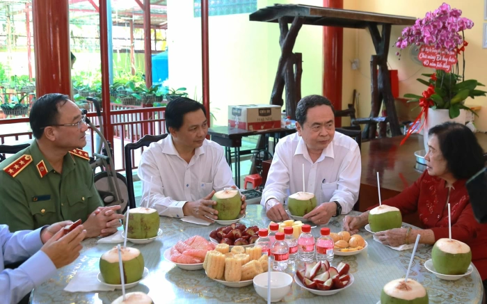 Chủ tịch Quốc hội Trần Thanh Mẫn thăm, chúc Tết gia đình nguyên Phó Thủ tướng Trương Vĩnh Trọng và Đại tướng Lê Văn Dũng