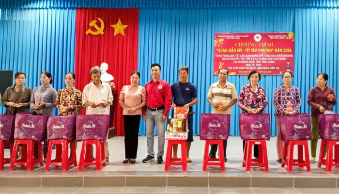 Trao quà Tết tại 3 xã Đồng Khởi, Tân Phú, Tiên Thủy