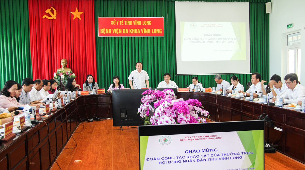 2.	Chủ tịch HĐND tỉnh Nguyễn Minh Dũng phát biểu tại hội nghị.