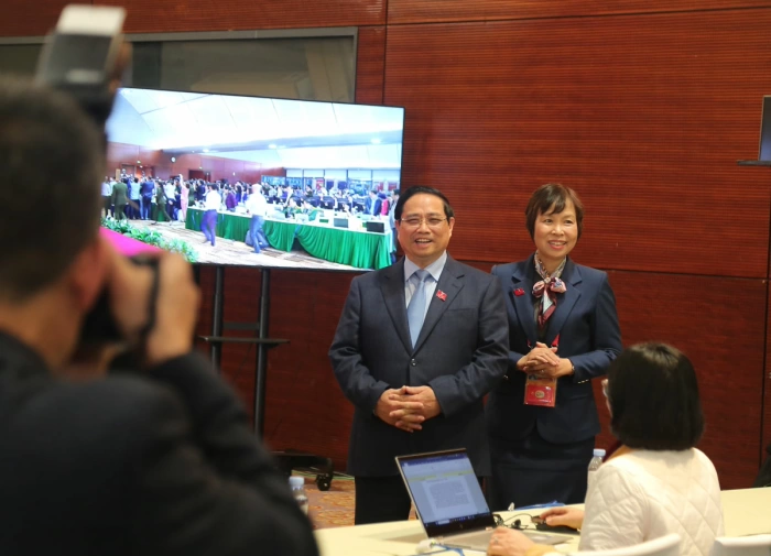 Thủ tướng Phạm Minh Chính thăm, động viên báo chí tác nghiệp tại Đại hội XIV của Đảng