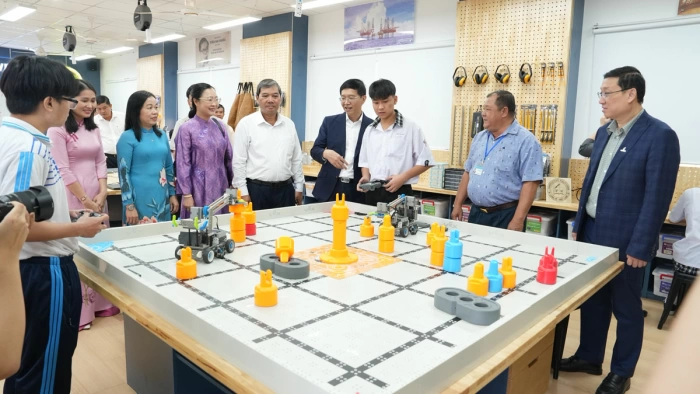 Vĩnh Long khánh thành Phòng thực hành giáo dục STEM tại Trường THPT Phạm Hùng