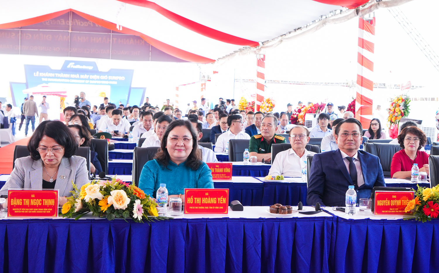 Đại biểu tham dự lễ khánh thành.