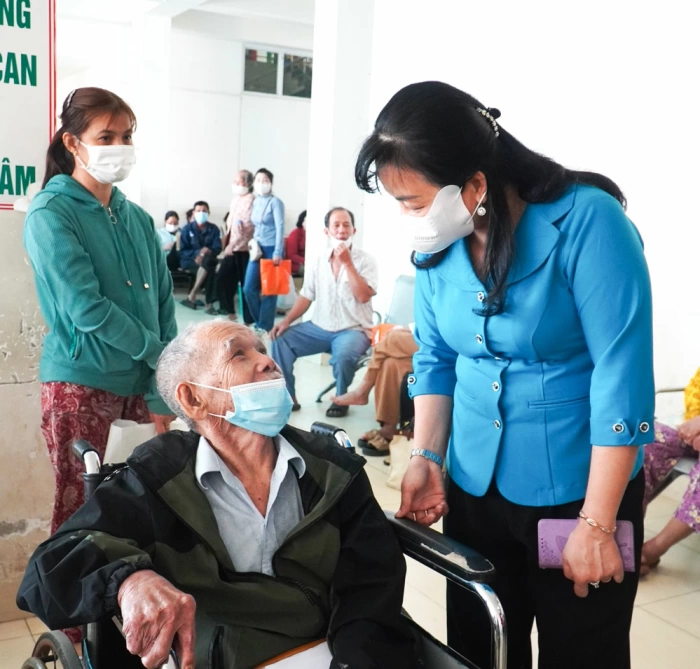 HĐND tỉnh khảo sát tình hình hoạt động Bệnh viện Nguyễn Đình Chiểu