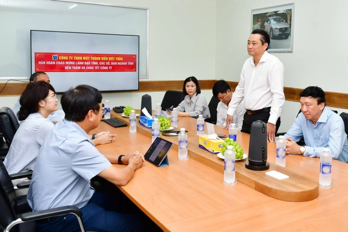 Phó Chủ tịch UBND tỉnh- Nguyễn Quỳnh Thiện chúc Tết các doanh nghiệp tại Khu công nghiệp Long Đức