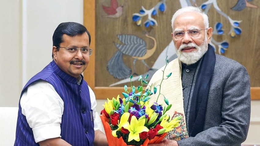 Tân chủ tịch Đảng Nhân dân Ấn Độ (BJP) Nitin Nabin chụp ảnh cùng Thủ tướng Narendra Modi. Ảnh: X