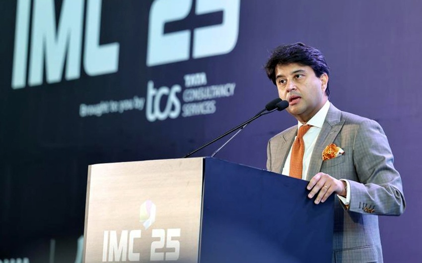 Bộ trưởng Truyền thông Ấn Độ Jyotiraditya M. Scindia phát biểu tại Hội nghị quốc tế chuyên đề 6G trong khuôn khổ Đại hội Di động Ấn Độ (IMC 2025) tại New Delhi tháng 10/2025 (ANI).