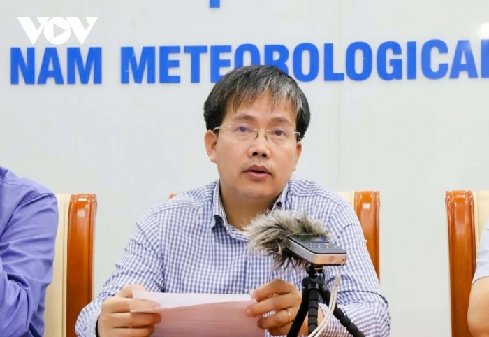 Bão Nokaen mạnh lên nhanh chóng ngoài khơi Philippines