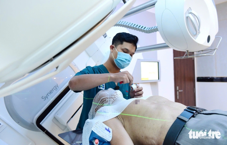 Tại Việt Nam chưa có máy xạ trị proton điều trị ung thư công nghệ cao, nhiều người bệnh ung thư phải ra nước ngoài điều trị - Ảnh: DUYÊN PHAN