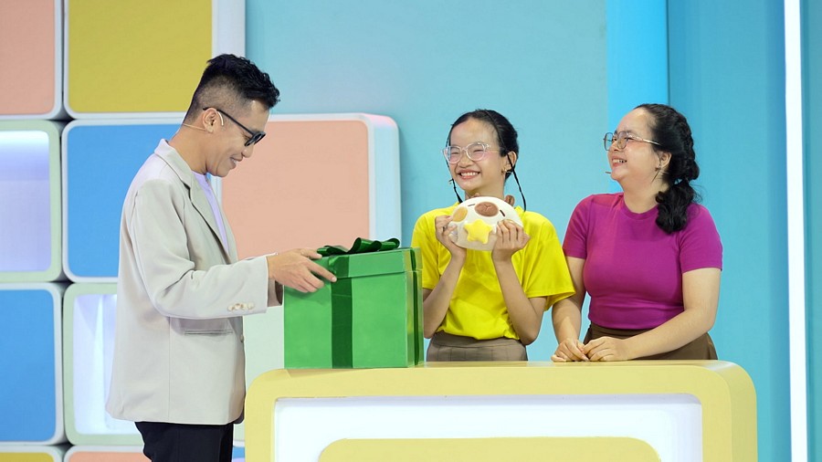 Bé Thiên Ân và chị gái