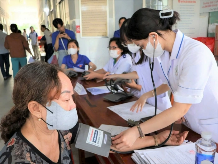 Khám bệnh, cấp thuốc miễn phí và tặng quà nhân dịp Tết Nguyên đán 2026