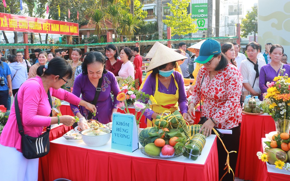  Không gian trải nghiệm “vị Tết” qua các khu vực tương tác với nhiều hoạt động cộng đồng hấp dẫn.