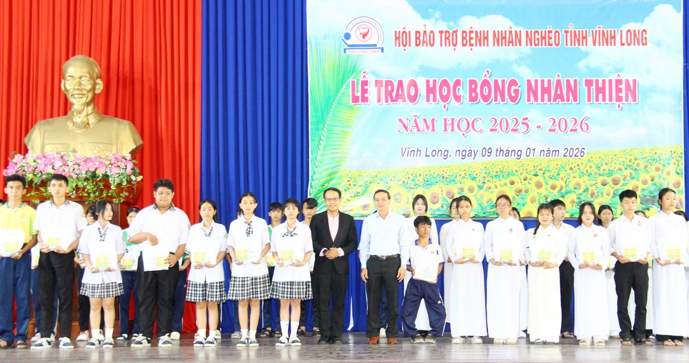 Học sinh được nhận học bổng Nhân Thiện.