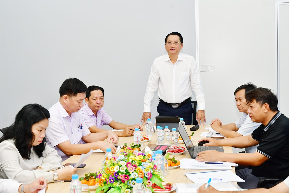 Phó Chủ tịch UBND tỉnh- Nguyễn Quỳnh Thiện phát biểu kết luận buổi làm việc.