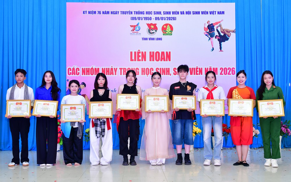 Tất cả 10 đội thi vào vòng chung kết đều đoạt giải.