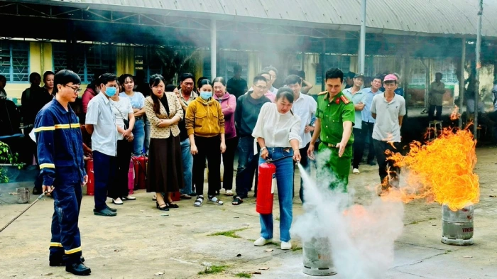 Huấn luyện nghiệp vụ phòng cháy, chữa cháy cho lực lượng PCCC cơ sở