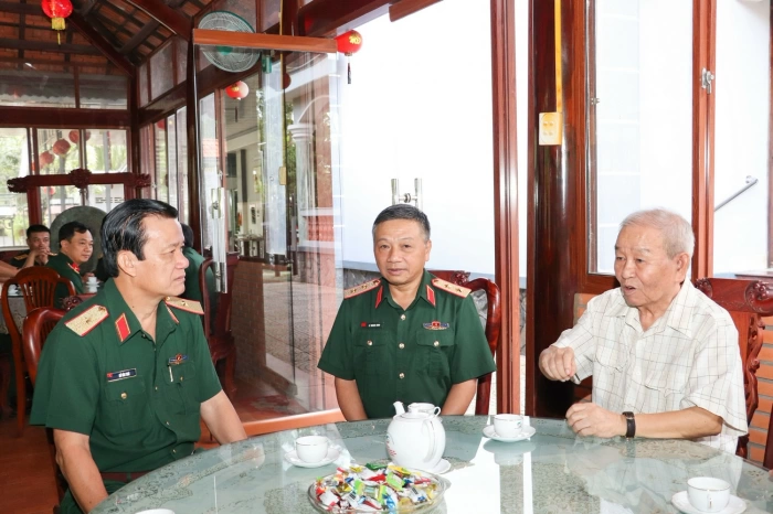 Tấm gương sáng ngời của Đại tướng Lê Văn Dũng