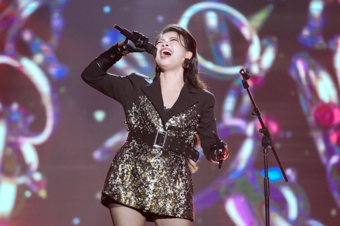 Đoan Trang đòi chấm “điểm 11” cho Trân Oanh vì màn Rock-Rap khủng tại Tỏa Sáng Sao Đôi 2026