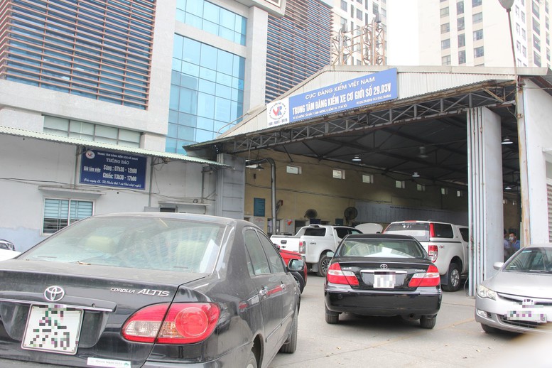 Chủ xe chính thức được xuất trình đăng ký xe trên tài khoản định danh điện tử VneiD mức độ 2 trở lên thay vì xuất trình đăng ký xe bản giấy.