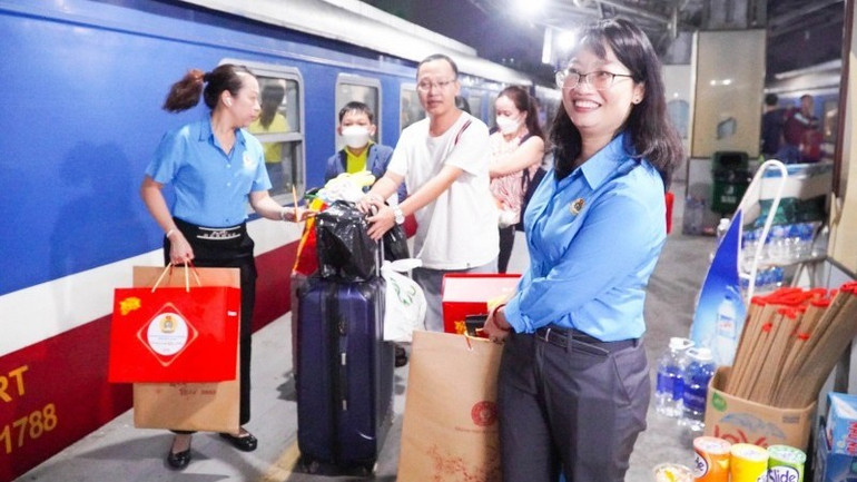 2.000 vé tàu khứ hồi sẽ được Tổng Liên đoàn Lao động Việt Nam trao tặng đoàn viên, người lao động dịp Tết 2026.