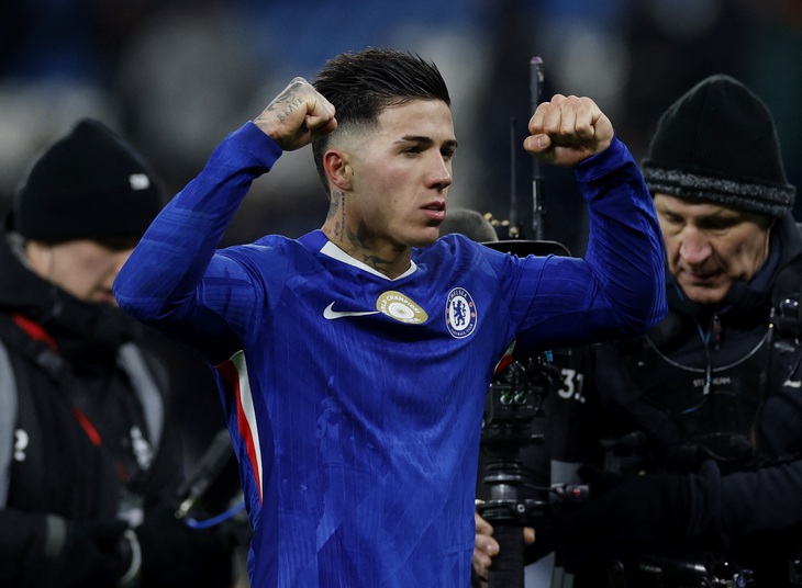 Enzo Fernandez không chỉ là người hùng của Chelsea mà còn của Arsenal - Ảnh: REUTERS

