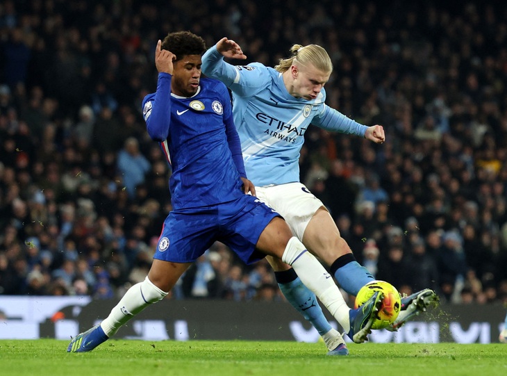 Haaland không thể tận dụng thời cơ trong hiệp 1 - Ảnh: REUTERS

