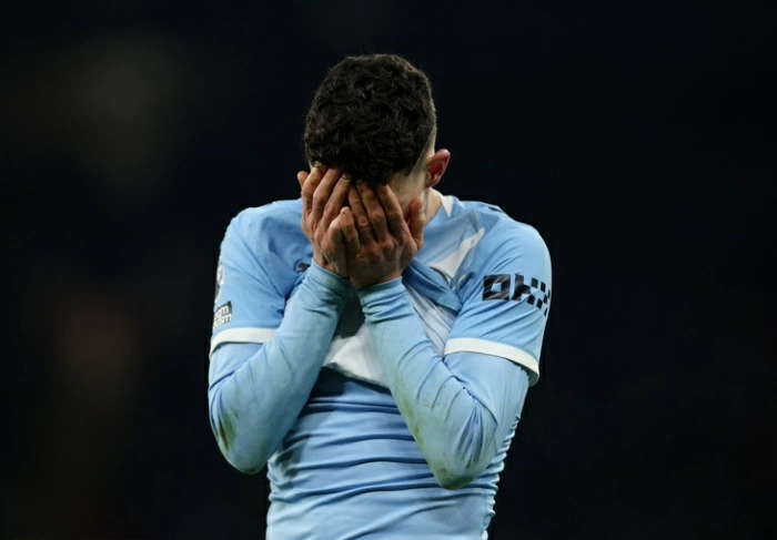 Bị Chelsea cầm hòa phút 90+4, Man City kém Arsenal 6 điểm