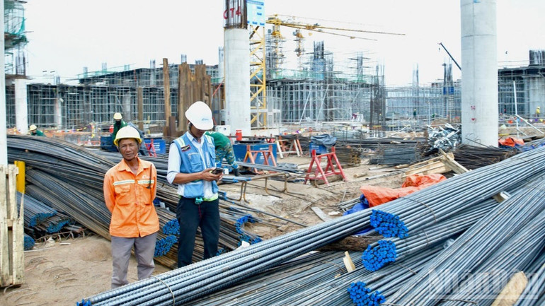 Một góc công trường xây dựng Nhà ga hành khách T2 thuộc Dự án đầu tư mở rộng Cảng hàng không quốc tế Phú Quốc. (Ảnh: THANH GIANG)