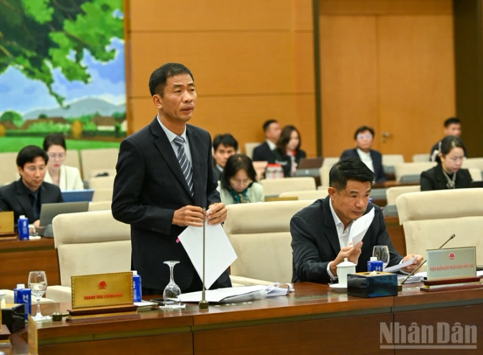 Thông qua Nghị quyết về số lượng, cơ cấu tỷ lệ các ngạch Kiểm sát viên