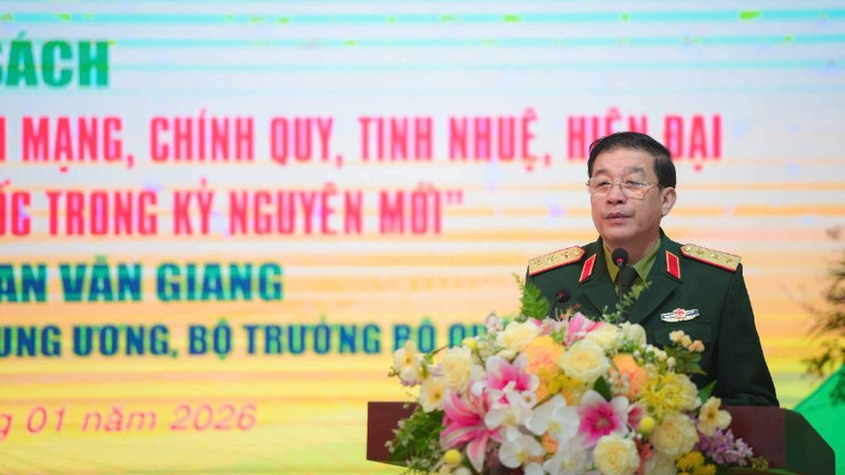 Thượng tướng Trương Thiên Tô, Ủy viên Trung ương Đảng, Phó Chủ nhiệm Tổng cục Chính trị Quân đội nhân dân Việt Nam phát biểu tại buổi lễ.