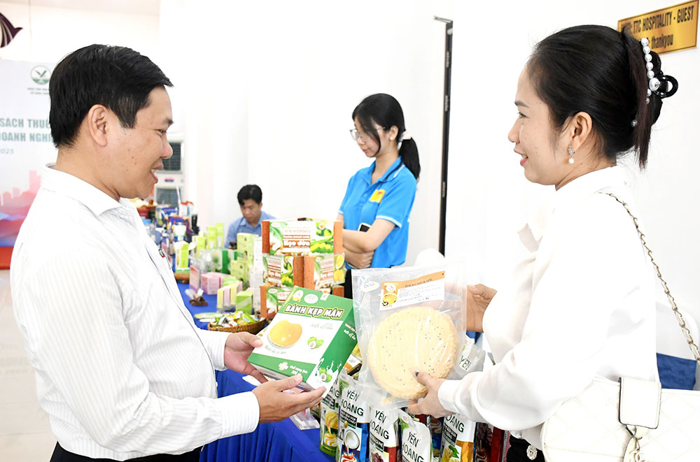 Bánh kẹp nước cốt dừa Thúy Kiều đạt chuẩn OCOP 3 sao.