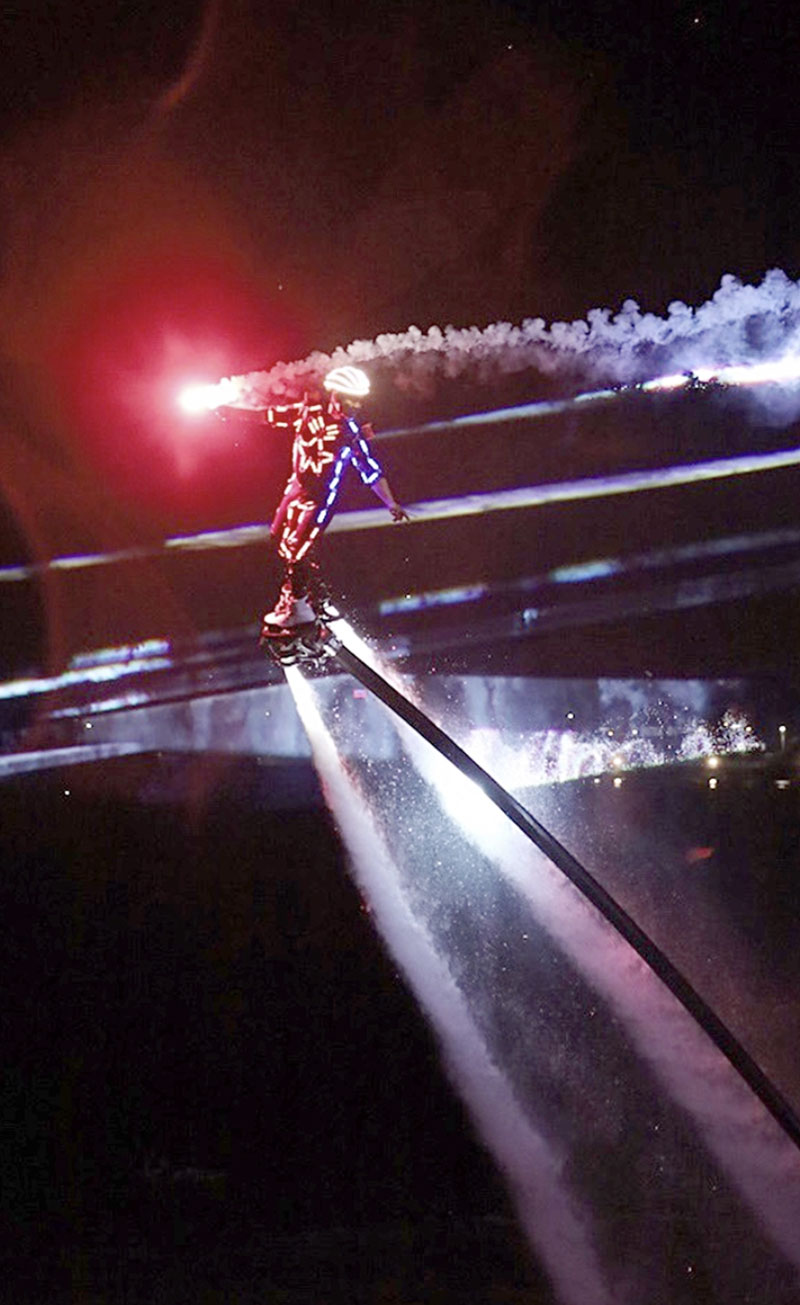 Các mô hình âm thanh, ánh sáng tại đêm giao thừa có phần do sinh viên trường đảm nhiệm - Ảnh: NVCC