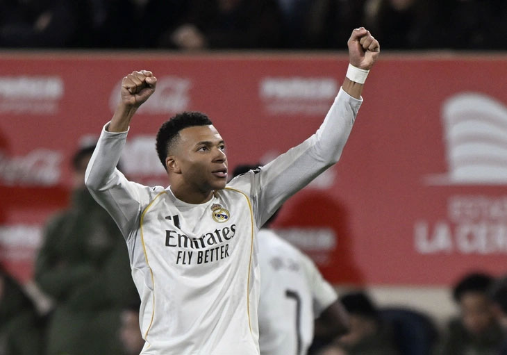 Mbappe lập cú đúp giúp Real Madrid chiếm ngôi đầu La Liga - Ảnh: REUTERS