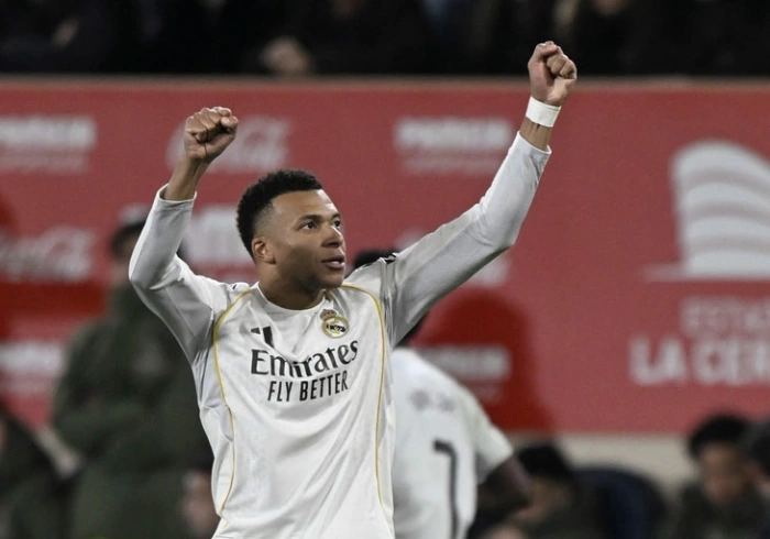 Mbappe lập cú đúp giúp Real Madrid vươn lên dẫn đầu La Liga