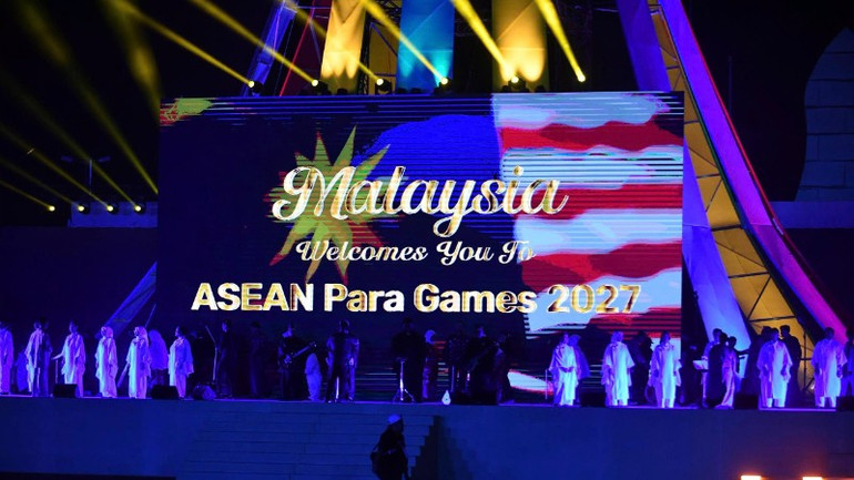 Nghi thức trao cờ đăng cai ASEAN Para Games lần thứ 14 đã được Ban tổ chức thực hiện trang trọng, chính thức chuyển giao quyền đăng cai cho Malaysia, quốc gia sẽ tổ chức kỳ Đại hội vào năm 2027.