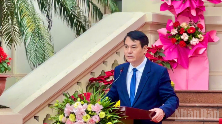 Giám đốc Thư viện Quốc gia Nguyễn Xuân Dũng phát biểu tại lễ khai mạc triển lãm.