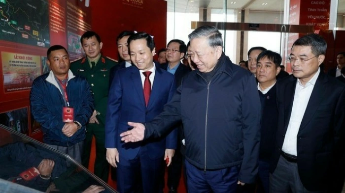 Tổng Bí thư Tô Lâm gặp mặt, nói chuyện với nhân dân các dân tộc tỉnh Cao Bằng