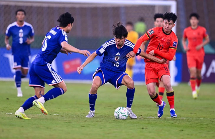 U23 Nhật Bản (áo xanh) có trận đấu áp đảo trước U23 Trung Quốc - Ảnh: AFC