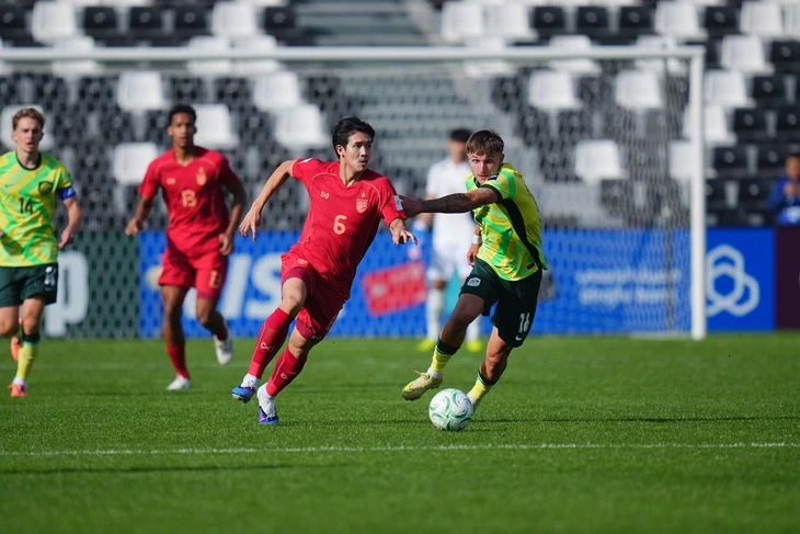 U23 Thái Lan (trái) thua ngược U23 Úc ở trận ra quân Giải U23 châu Á 2026 - Ảnh: AFC