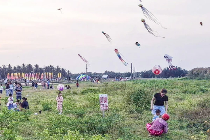 Bay cao cánh diều ở Nguyệt Hóa